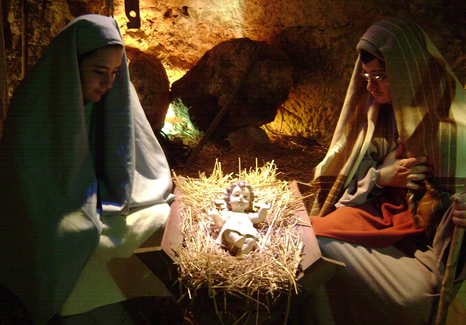 Tra Storia E Fede Il Presepe Vivente Negli Ipogei Di Santa Maria