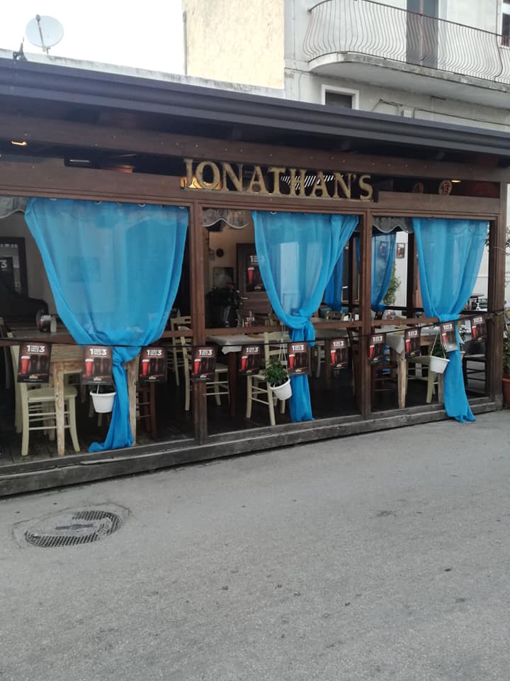 Il Jonathans Pub Non Chiude Ma Cambia Gestione Sospiro Di Sollievo